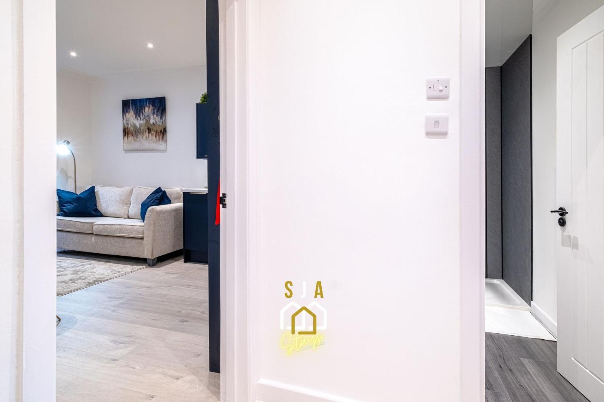 Holburn Hideaway - Sja Stays - Modern 2 Bed Apartment 阿伯丁 外观 照片